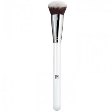 Ilu Angled Foundation Brush 109 Strong Foundation